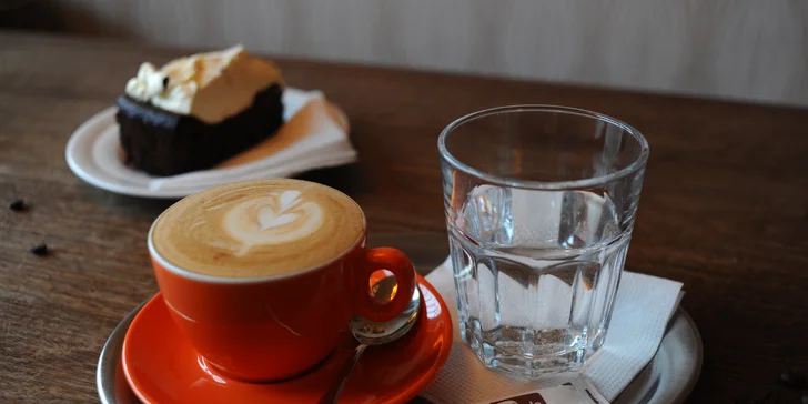 Kam vás to vítr zavál? Kafe a dort v kavárně Do Větru pro 1 nebo 2 kávomily
