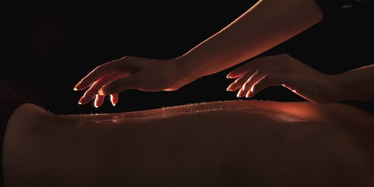 Smyslná relaxace pro muže i ženy: tantra masáž v úplné tmě či za svitu svíčky
