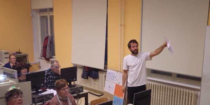 WhatsApp? To dá i vaše babička! Podpořte vznik digitálních koutků pro seniory
