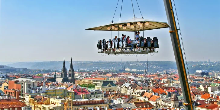 Premium Lunch in the Sky: 3chodové menu od špičkového šéfkuchaře podávané v oblacích