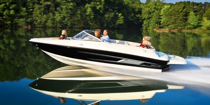Plavba v luxusním člunu Bayliner 175 GT3 s kapitánem i bez až pro 6 osob