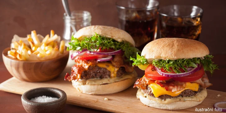 Americká klasika: dva burgery s 200 gramy hovězího, domácí hranolky a Pepsi