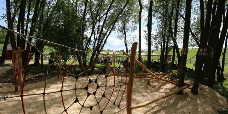 Rodinná vstupenka do Farmaparku: krmení zvířátek, hřiště a spousta prima atrakcí