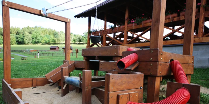 Rodinná vstupenka do Farmaparku: krmení zvířátek, hřiště a spousta prima atrakcí