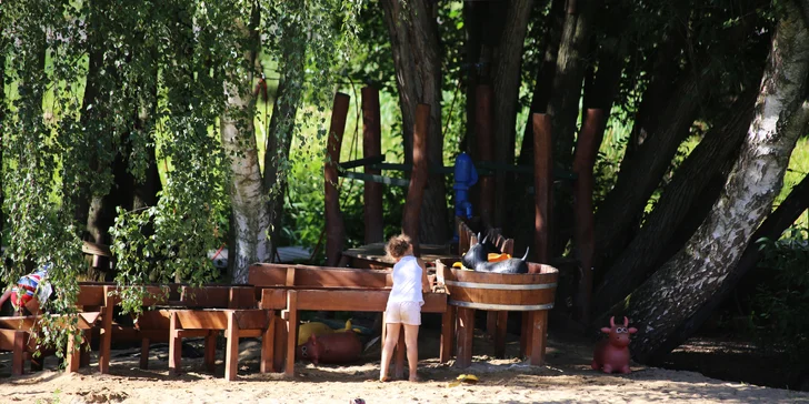 Rodinná vstupenka do Farmaparku: krmení zvířátek, hřiště a spousta prima atrakcí