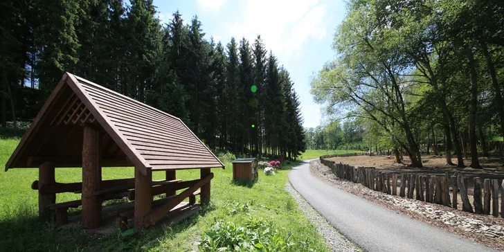 Rodinná vstupenka do Farmaparku: krmení zvířátek, hřiště a spousta prima atrakcí
