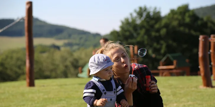 Rodinná vstupenka do Farmaparku: krmení zvířátek, hřiště a spousta prima atrakcí