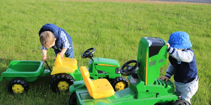 Rodinná vstupenka do Farmaparku: krmení zvířátek, hřiště a spousta prima atrakcí