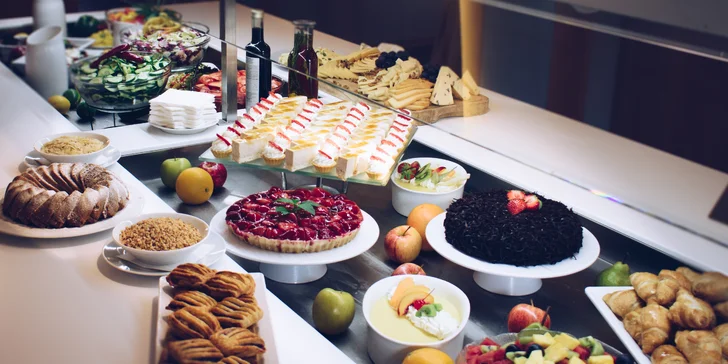 Akce pro gurmány: Nedělní bufetový brunch s animačním programem pro děti