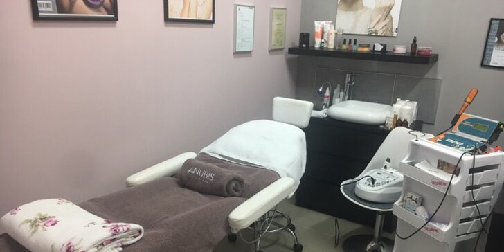 Kosmetické hýčkání včetně čištění, masáže a biostimulačního laseru