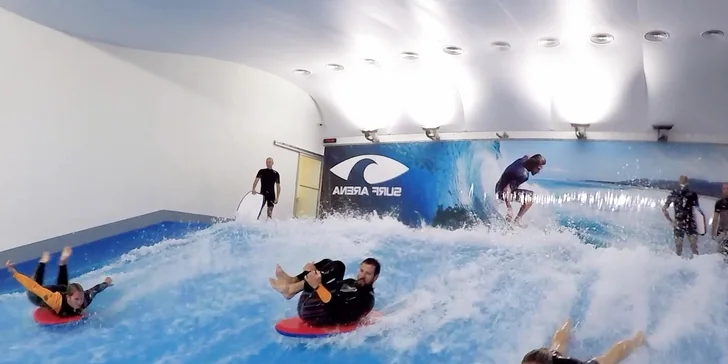 Půlhodina na vodním simulátoru a bodyboarding včetně videozáznamu