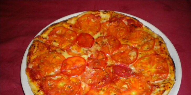 Jako z Itálie: křupavá pizza dle vlastního výběru pro dva