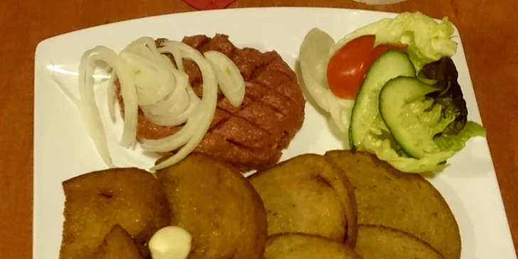 Koncert pro chuťové pohárky: 200g tataráček z hovězí svíčkové a 8 topinek
