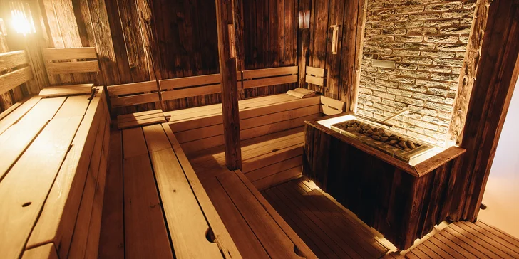 

Další relaxace čeká ve wellness zóně, kam máte vstup v ceně ke každému balíčku.