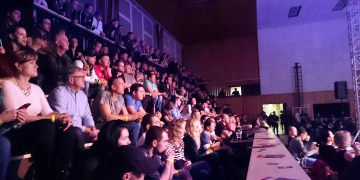 VIP sezení přímo u boxerského ringu na akci Den Rváčů Rivalové 6