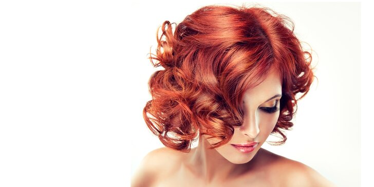Kompletní dámský střih pro všechny délky vlasů s melírem či barvou