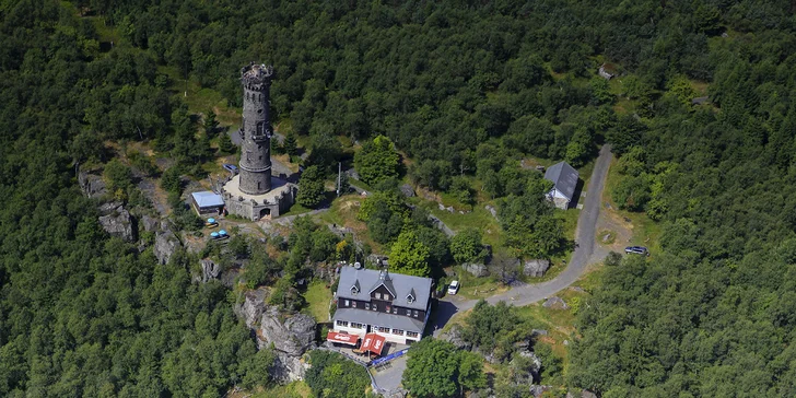 Pobyt na vrcholu Děčínského Sněžníku s polopenzí, rozhlednou i koloběžkami