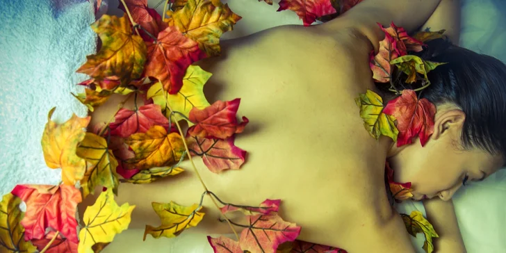 Podzimní relaxace pro dámy: masáž i kávový peeling a skořicový zábal