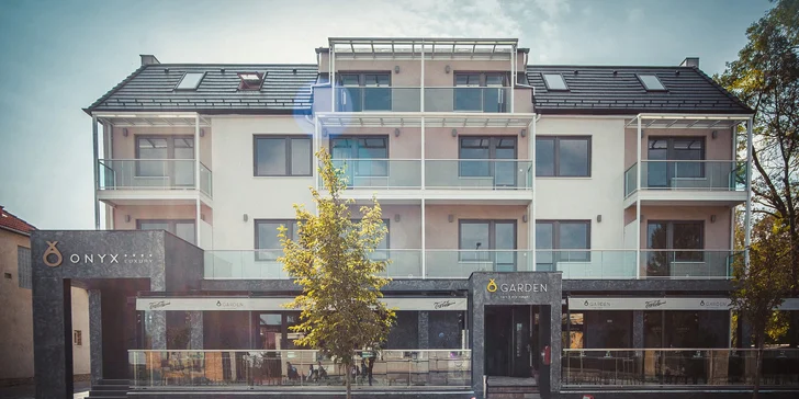 Recepce a restaurace se nachází ve vedlejším hotelu Onyx**** (cca 400m)