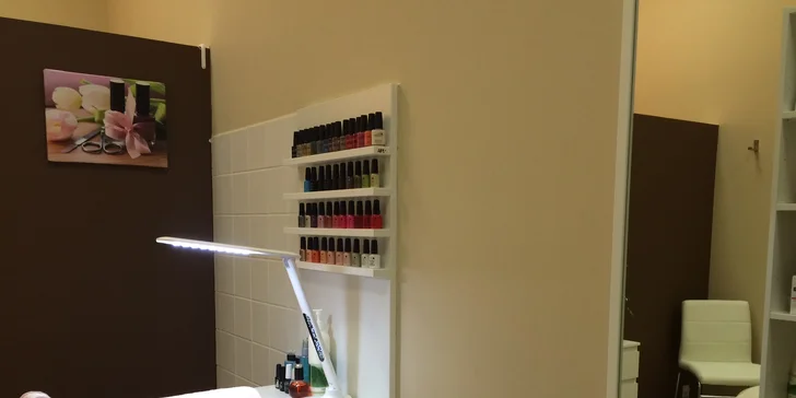 Manikúra s lakováním CND Shellac nebo Vinylux