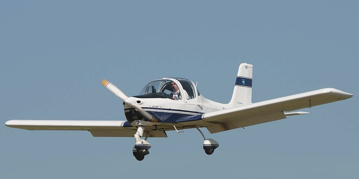30 minut ve vzduchu: Vyhlídkový let sportovním letadlem s možností pilotování
