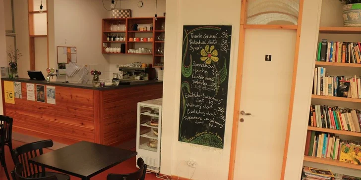 Výborná italská káva nebo čaj a mrkvový dort v Café Start