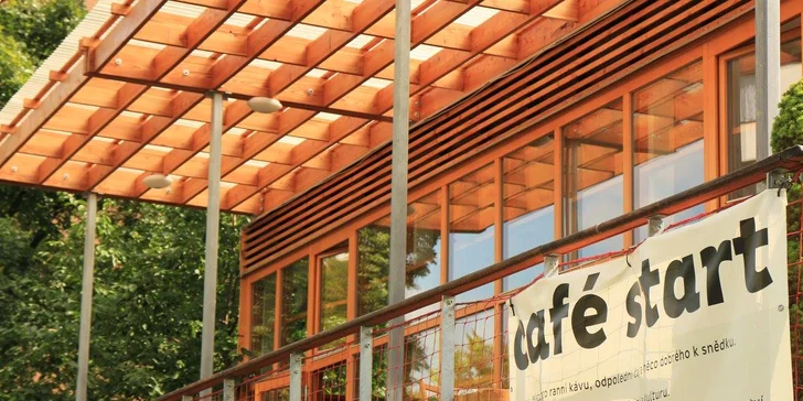 Výborná italská káva nebo čaj a mrkvový dort v Café Start