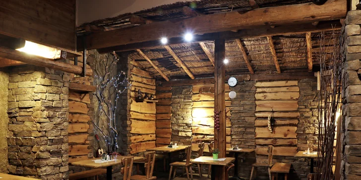 Hostina pro 2: grilovaný hermelín, špíz a jablka v medu s lahví vína k tomu