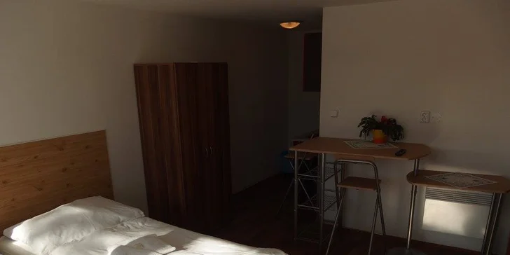 Všechny pokoje mají televizi a připojení k Wi-Fi.