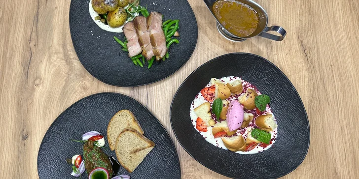Degustační menu pro dva v restauraci U Eichlerů: tatarský biftek, vepřová krkovice, dukátové buchtičky i nápoje