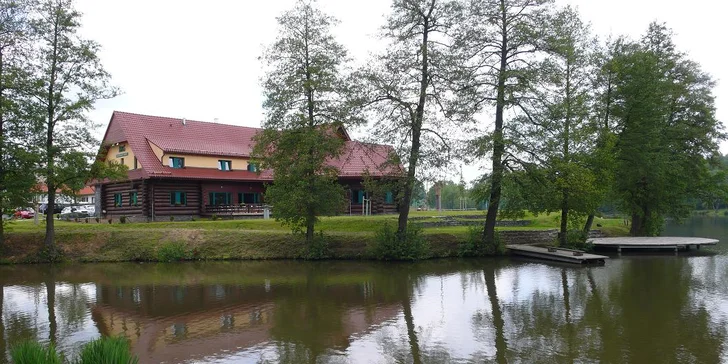 Moderní srub blízko Kutné Hory: krásná příroda, bio večeře, návštěva palírny