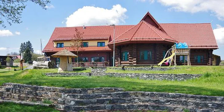 Moderní srub blízko Kutné Hory: krásná příroda, bio večeře, návštěva palírny
