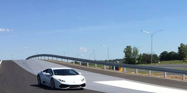 Rychlá jízda na polygonu v nabušených sporťácích dle výběru