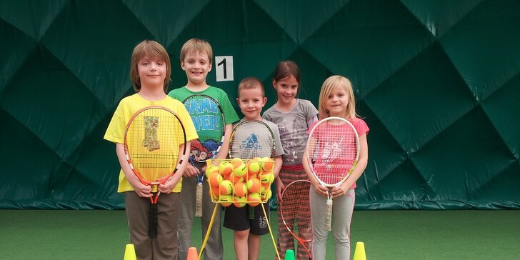 Tenisová škola: lekce profesionálního tréninkového tenisu pro děti