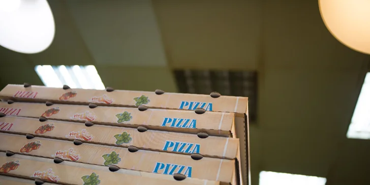 Dáte si dvě, nebo ještě jednu maxi k nim? Křupavé pizzy výběrem ze 38 druhů