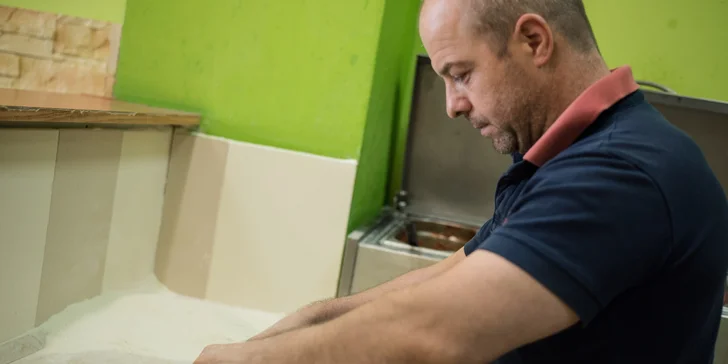Dáte si dvě, nebo ještě jednu maxi k nim? Křupavé pizzy výběrem ze 38 druhů