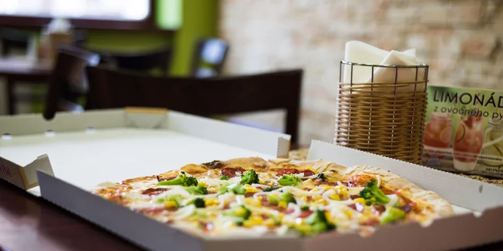 Dáte si dvě, nebo ještě jednu maxi k nim? Křupavé pizzy výběrem ze 38 druhů