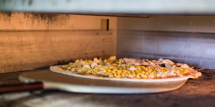 Dáte si dvě, nebo ještě jednu maxi k nim? Křupavé pizzy výběrem ze 38 druhů