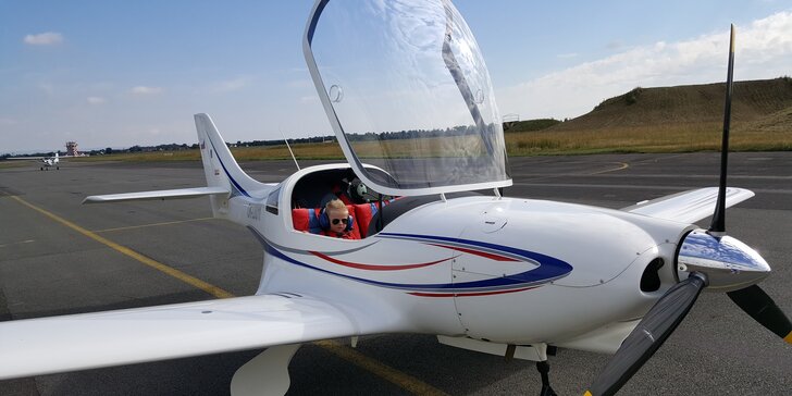 Proleťte se ve sportovním letadle nad krásami Čech a zkuste si pilotování