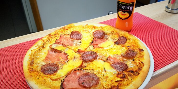Pějte píseň do kola: Křupavá pizza dle výběru a Cappy džus k tomu
