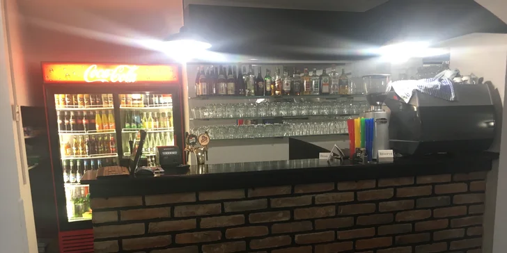 Sushi v podzámčí: 24 nebo 38 rolek s lososem, mořským vlkem i krabem