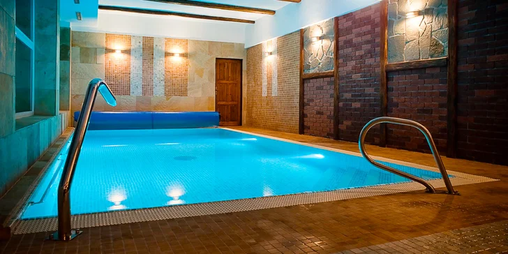Zimní relax v Jeseníkách: Wellness saunový svět, polopenze i skipas v ceně