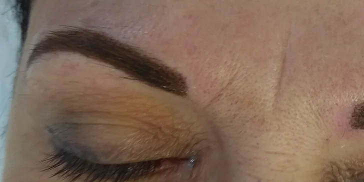 Permanentní make-up obočí pudrovou metodou