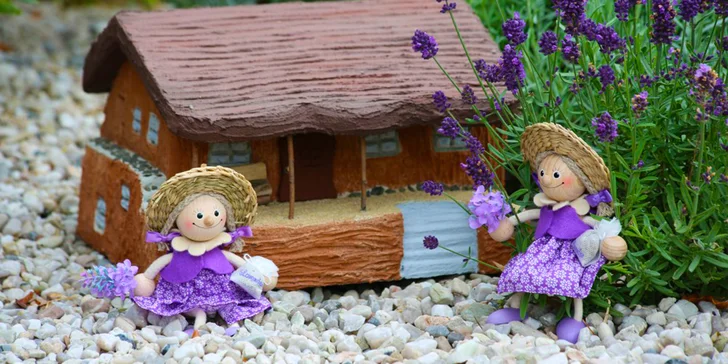 Den se skřítky a elfy ve Farmaparku: živé pohádkové bytosti, atrakce a zvířátka