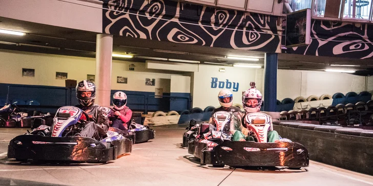 Připravit, pozor, start: 2 jízdy v nadupané motokáře po dvoupatrové dráze