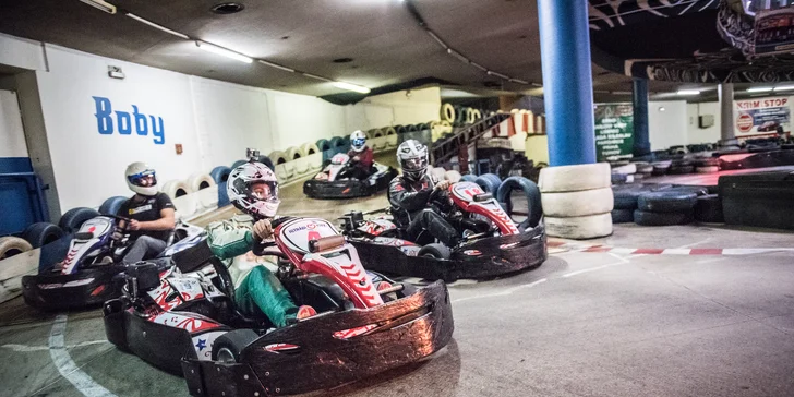 Připravit, pozor, start: 2 jízdy v nadupané motokáře po dvoupatrové dráze