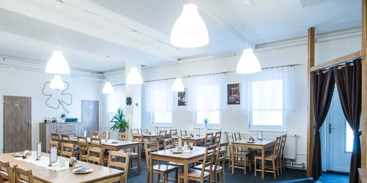 Dobrota pečená v Líšni: Pizza o průměru 33 cm z restaurace Čtyřlístek