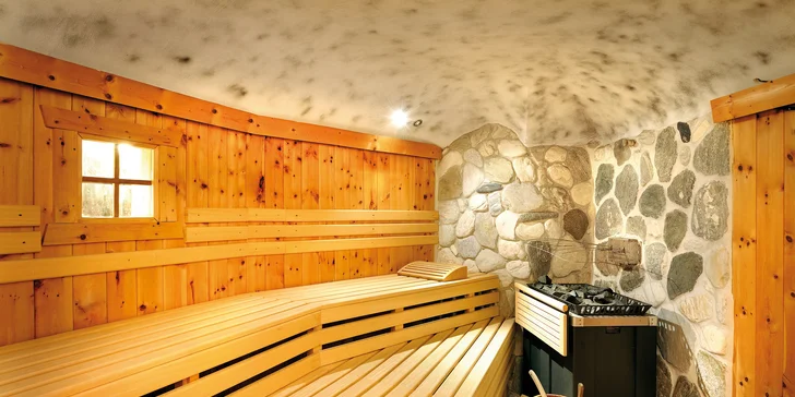 Je tu sauna multifunkčná, kamenná a parná a tiež infrakabína.