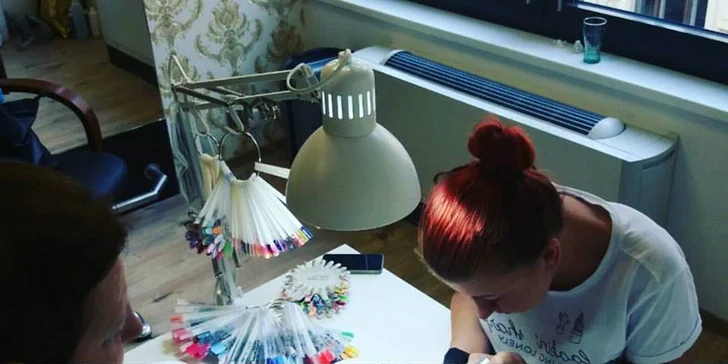 Výběr z péče o ruce: Manikúra, gel lak, modeláž nehtů či jejich doplnění