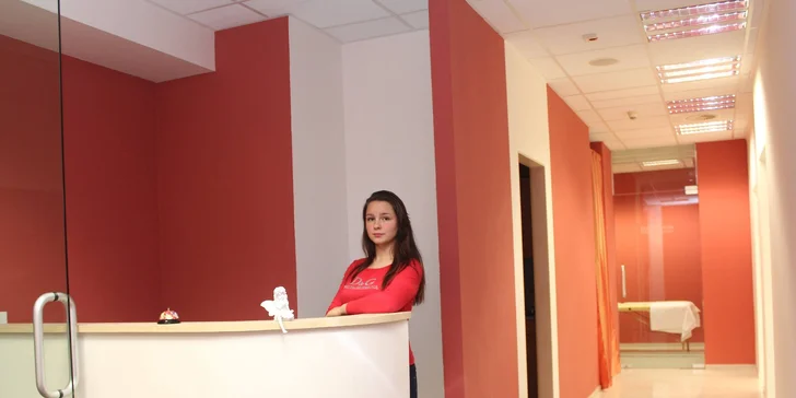 Výběr z péče o ruce: Manikúra, gel lak, modeláž nehtů či jejich doplnění